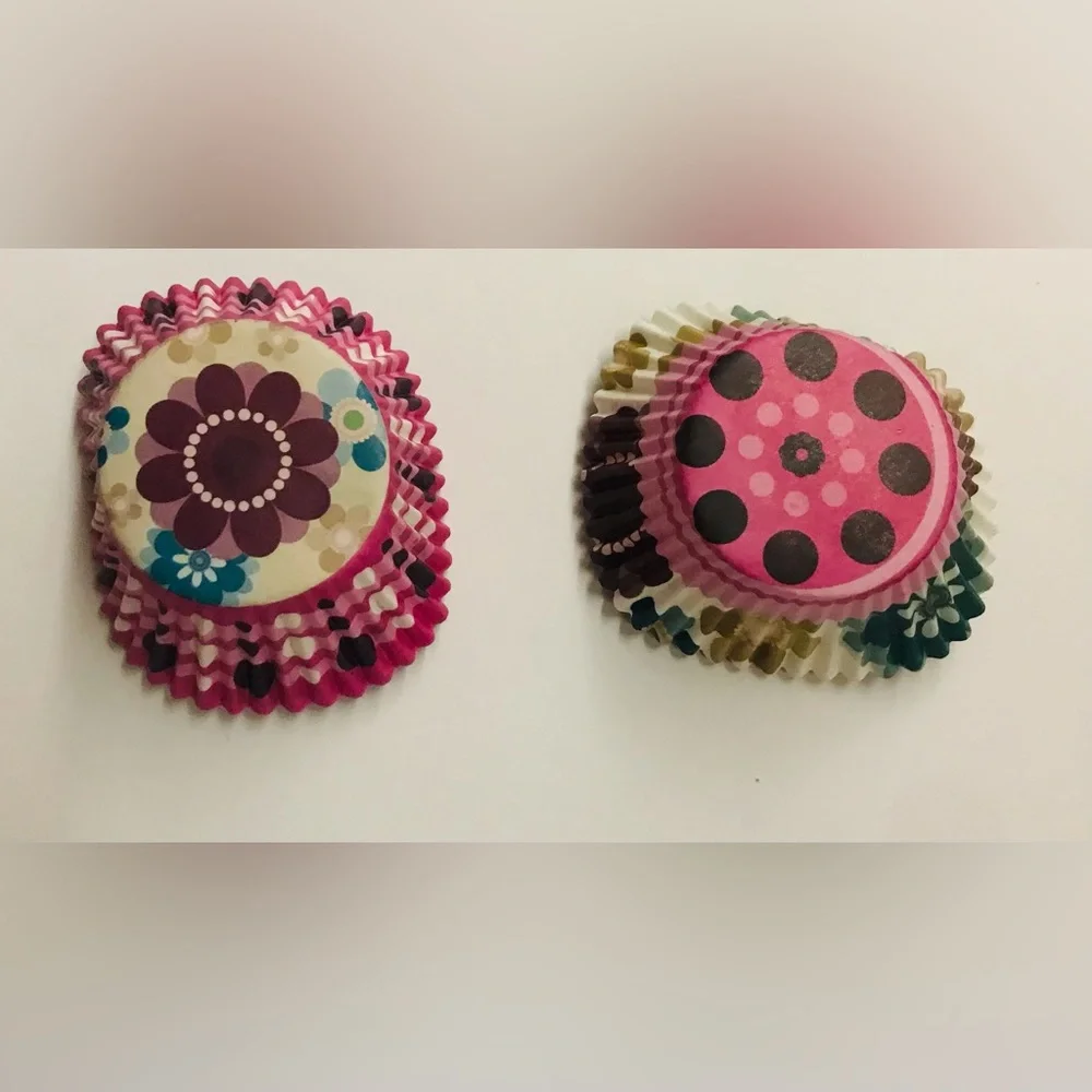 New Cupcake Kit 22 Toppers and 23 Cupcake Liners Floral Pattern